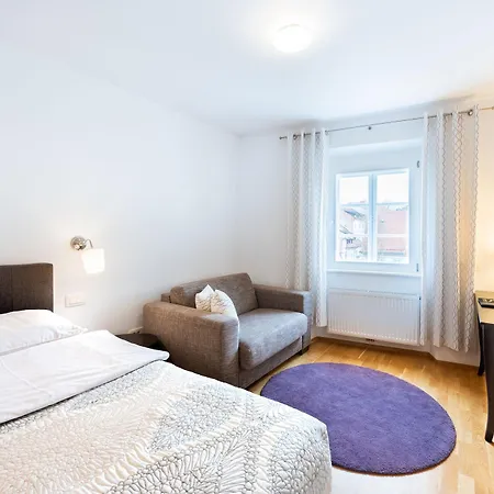 Kollmann And Pensión 3*